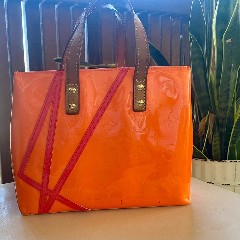Auth Louis Vuitton Vernis Fluo Reade PM Hand Bag